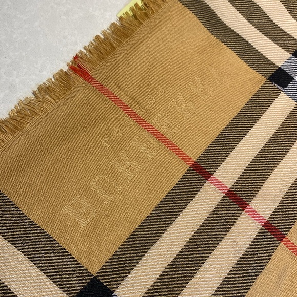 New Burberry Reversible EKD lightvweight Cashmere Scarf beige with tags ⭐️⭐️⭐️⭐️ - Picture 10 of 17